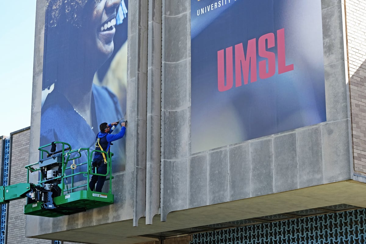 UMSL building graphics install